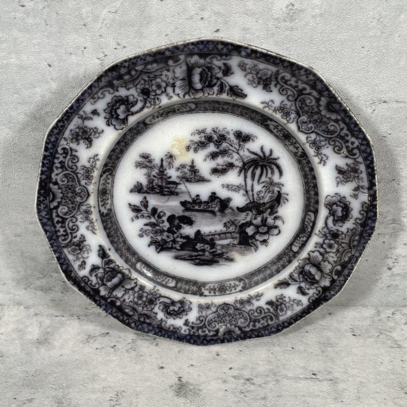 Antique J. Heath Tonquin Ceramic JH Black Boat Round Salad Plate 7" x 7" - Picture 1 of 8